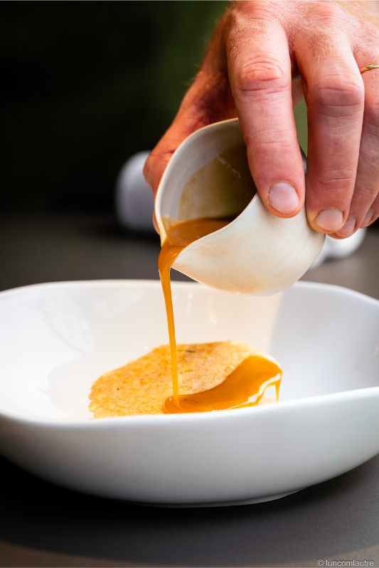 Photographe réalisant un shooting photo produits en studio à Caen - Packshot professionnel L'un Com' l'autre